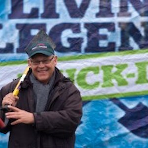 Ruud at Otatara Living Legends planting 2011 photo by Chris Duggan