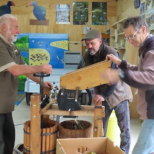 Apple Pressing